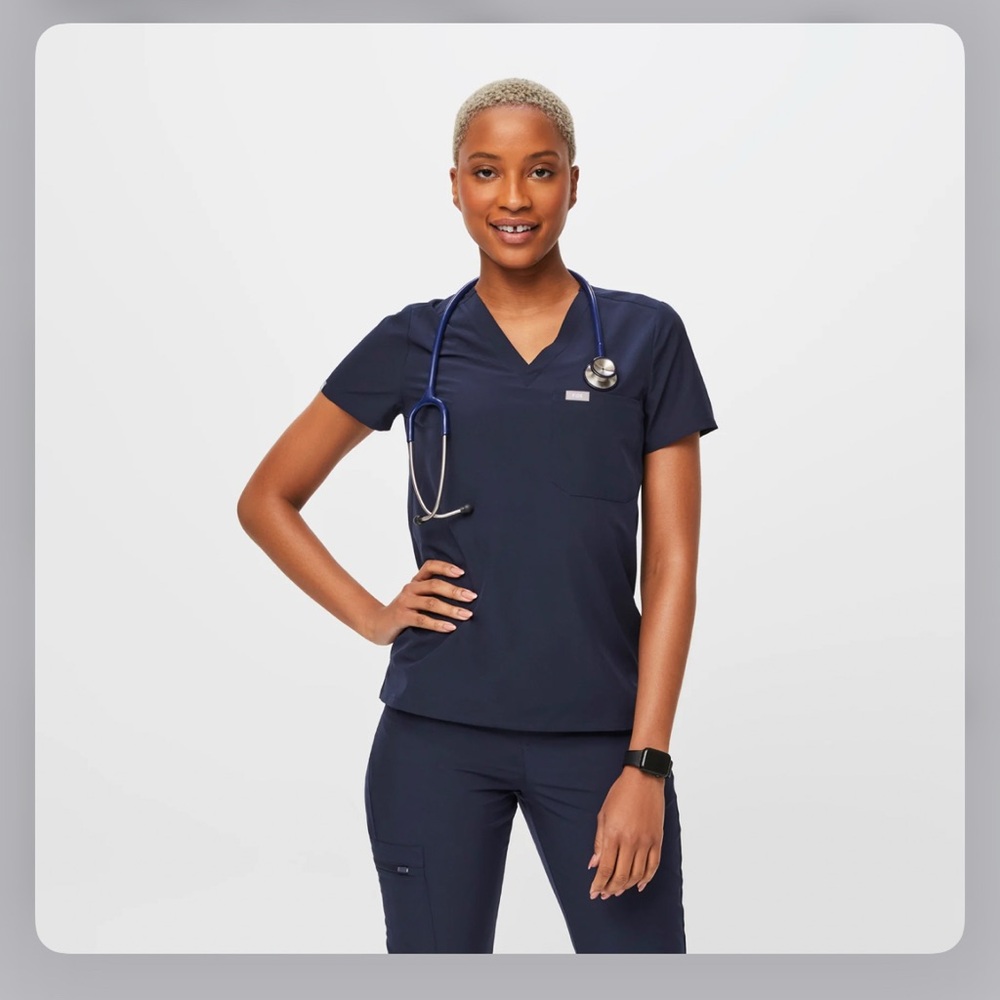 Navy FREEx Catarina - One-Pocket Scrub Top